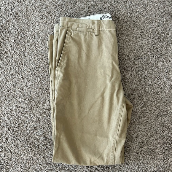 Eddie Bauer Classic Fit Khakis (34/32) - Picture 3 of 6